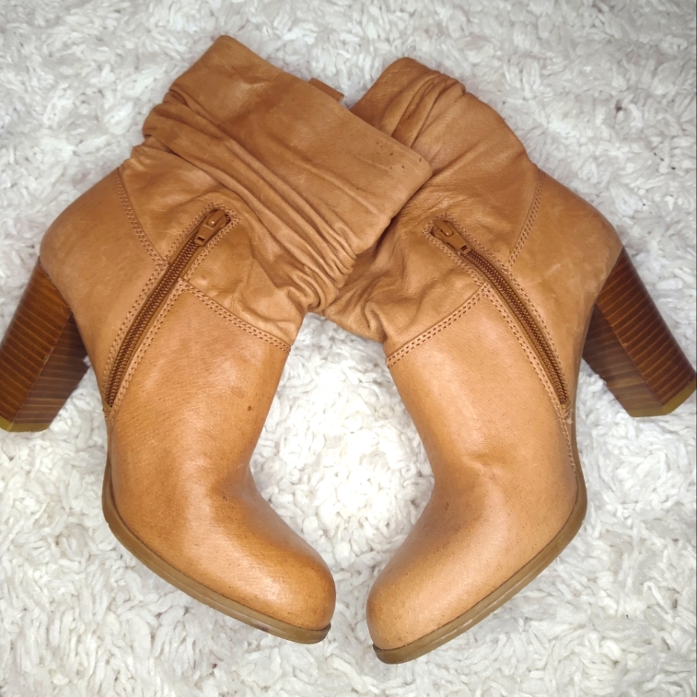 Nine West, tan boots in good condition, size 7.